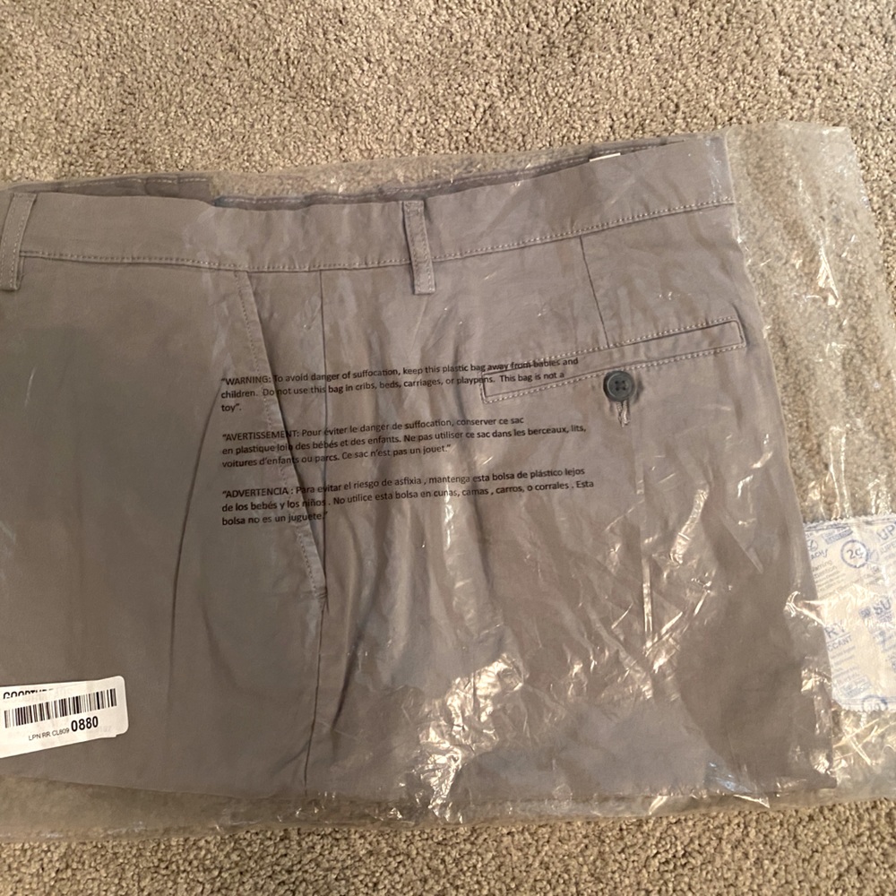 Goodthreads Men’s shorts. Never worn. 98% Cotton 2% Spandex. 42” waist.